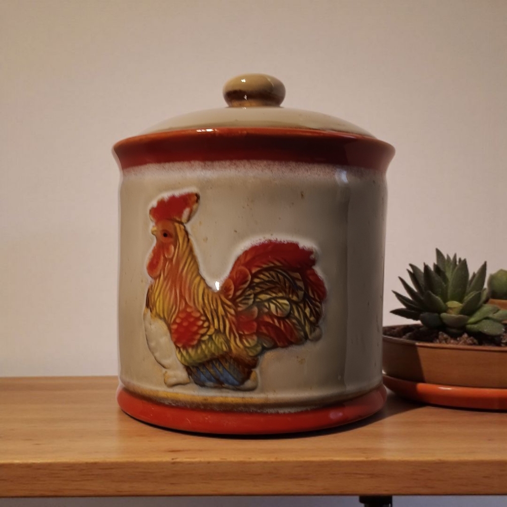 Charming Rooster Ceramic Canister 6 1/2" H Perfect For A Country Decor Kitchen